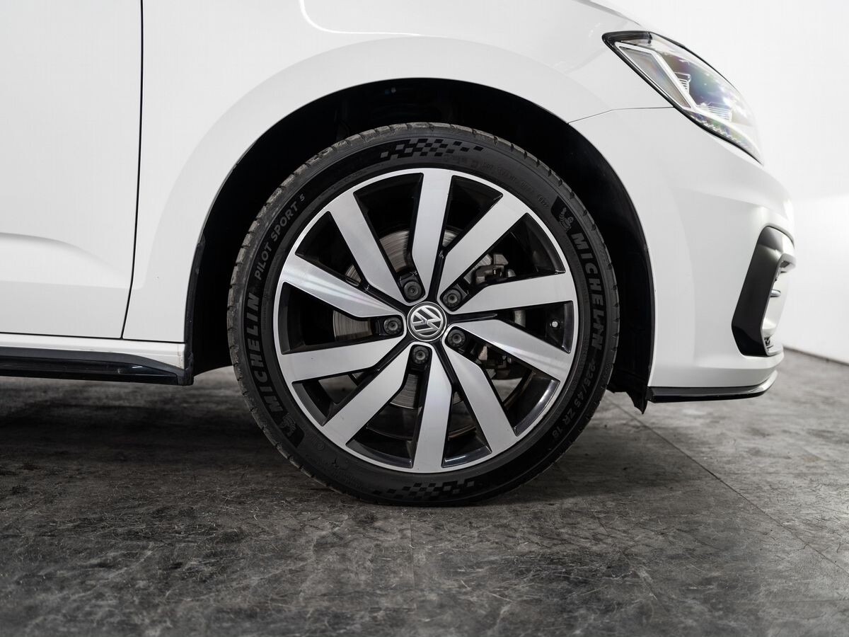 Volkswagen Touran 2016 - фото автомобиля