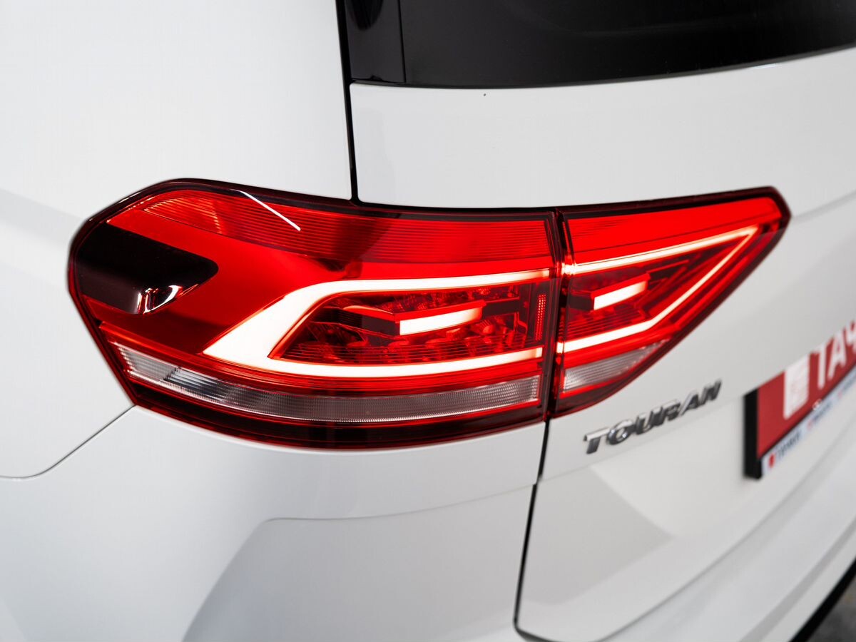 Volkswagen Touran 2016 - фото автомобиля