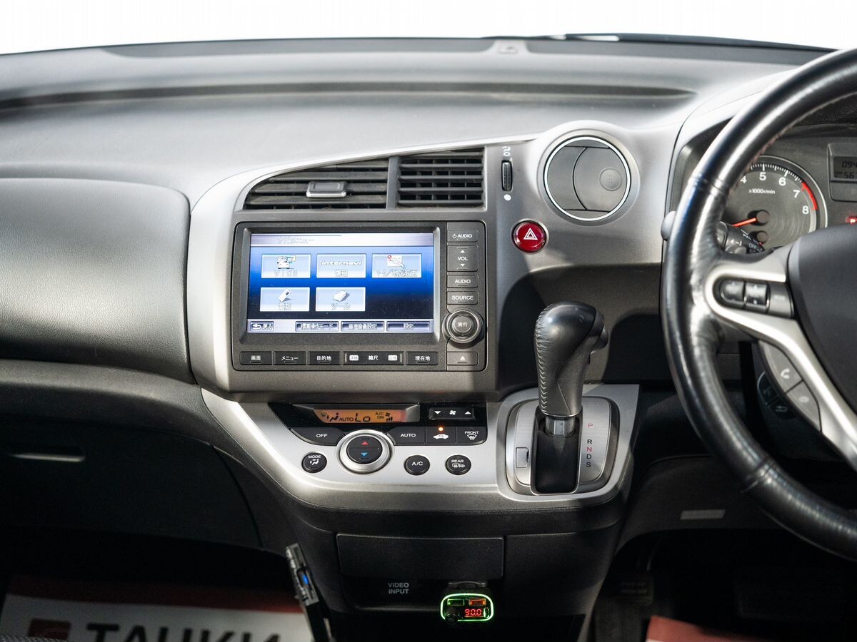 Honda Stream 2013 - фото автомобиля