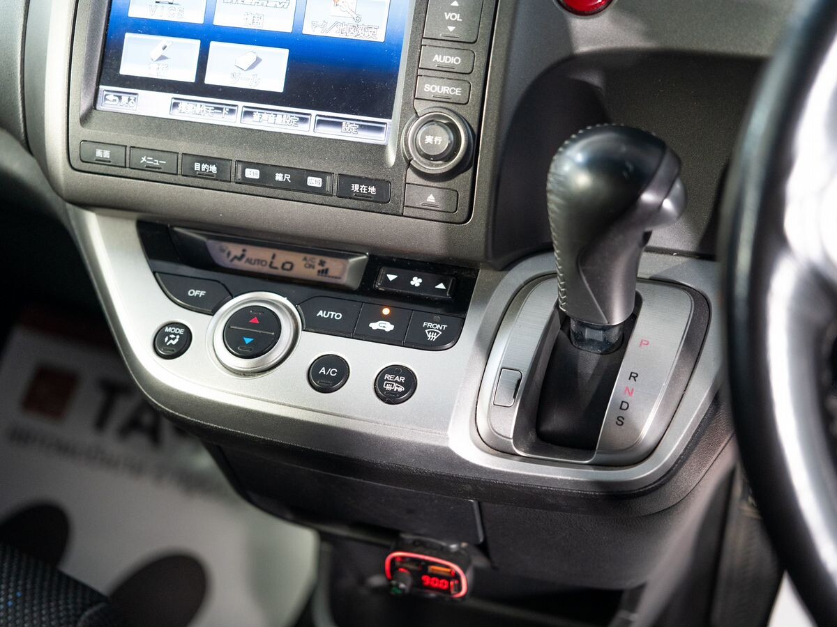 Honda Stream 2013 - фото автомобиля