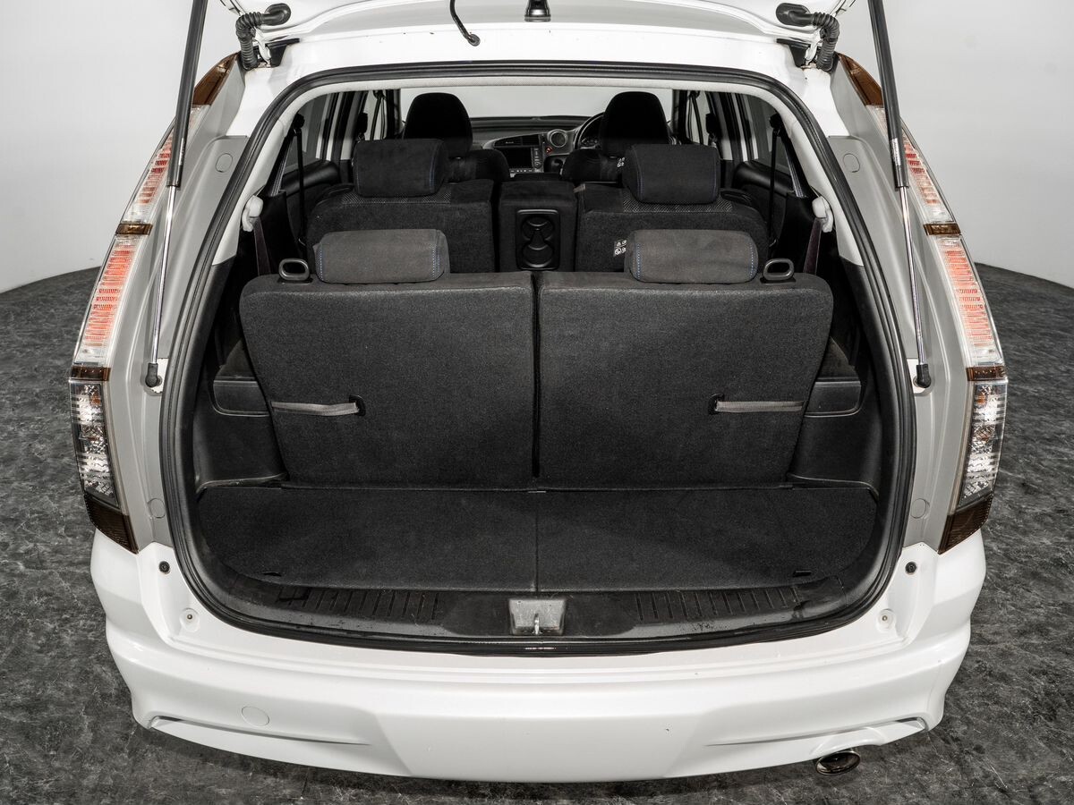 Honda Stream 2013 - фото автомобиля