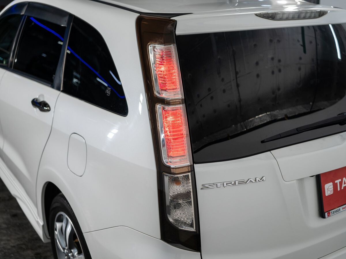 Honda Stream 2013 - фото автомобиля