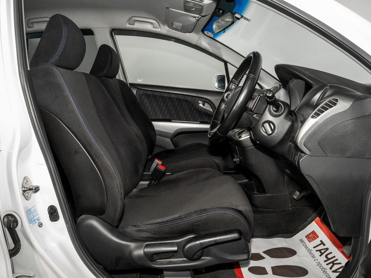 Honda Stream 2013 - фото автомобиля