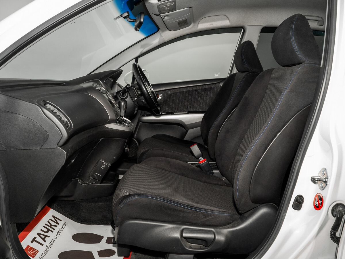 Honda Stream 2013 - фото автомобиля