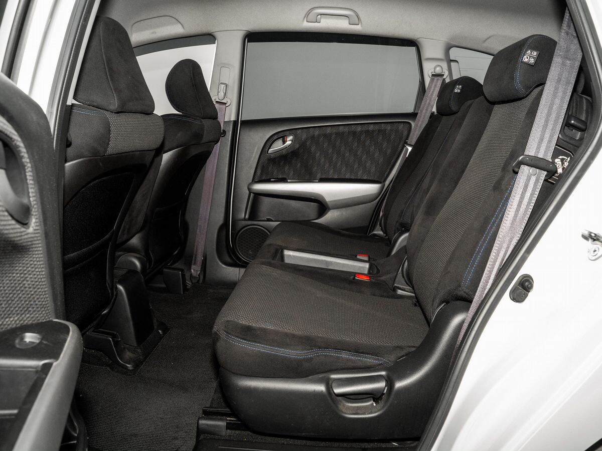 Honda Stream 2013 - фото автомобиля