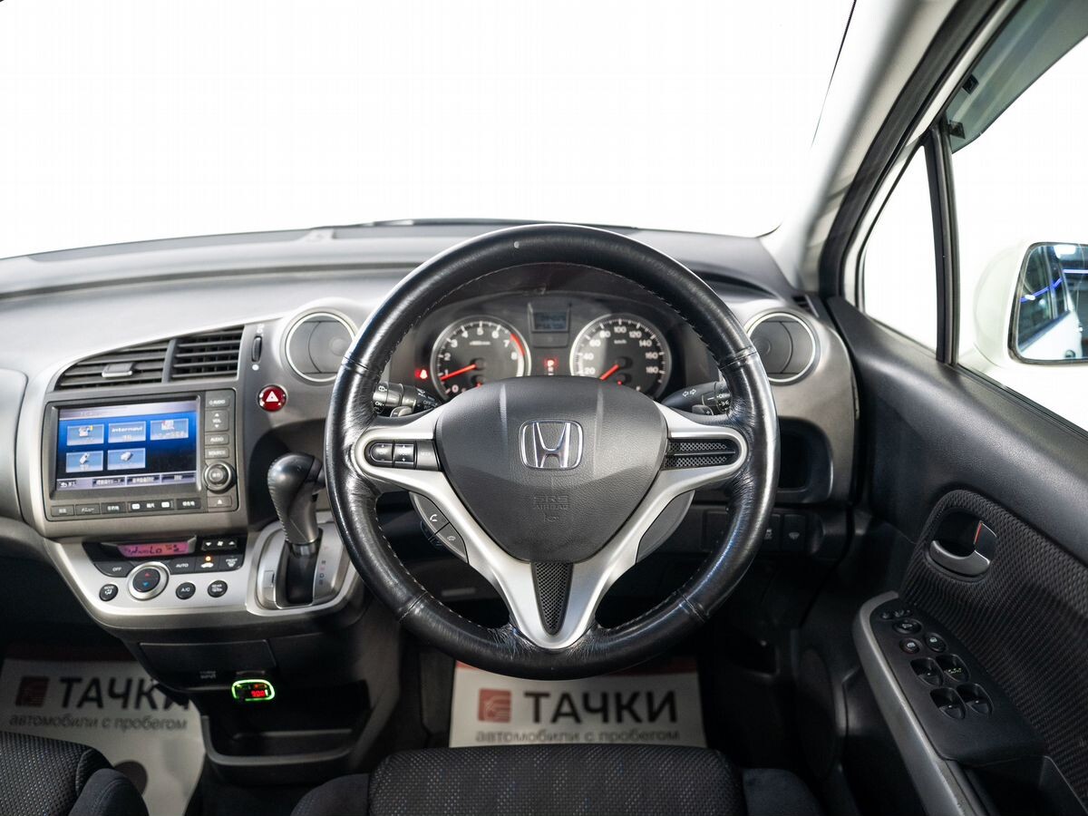 Honda Stream 2013 - фото автомобиля
