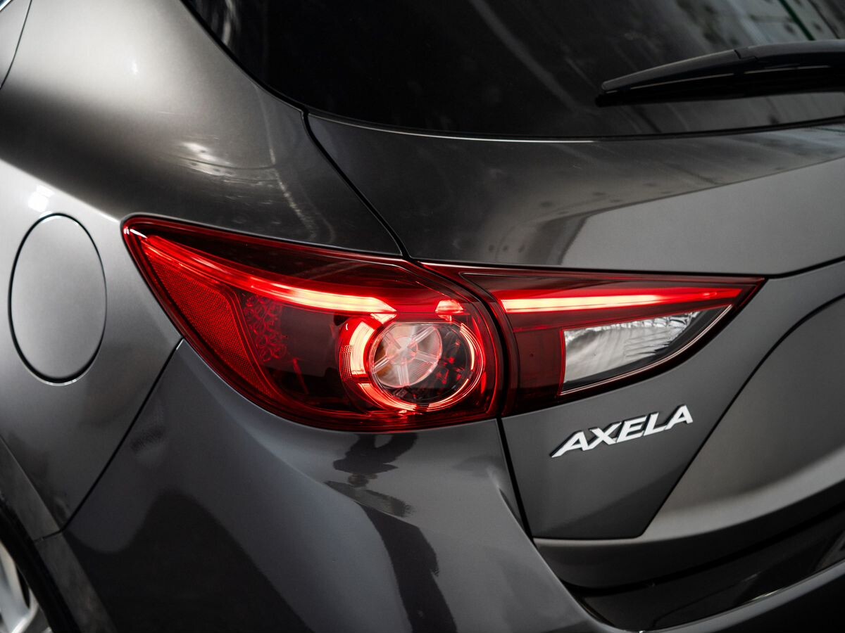 Mazda Axela 2017 - фото автомобиля