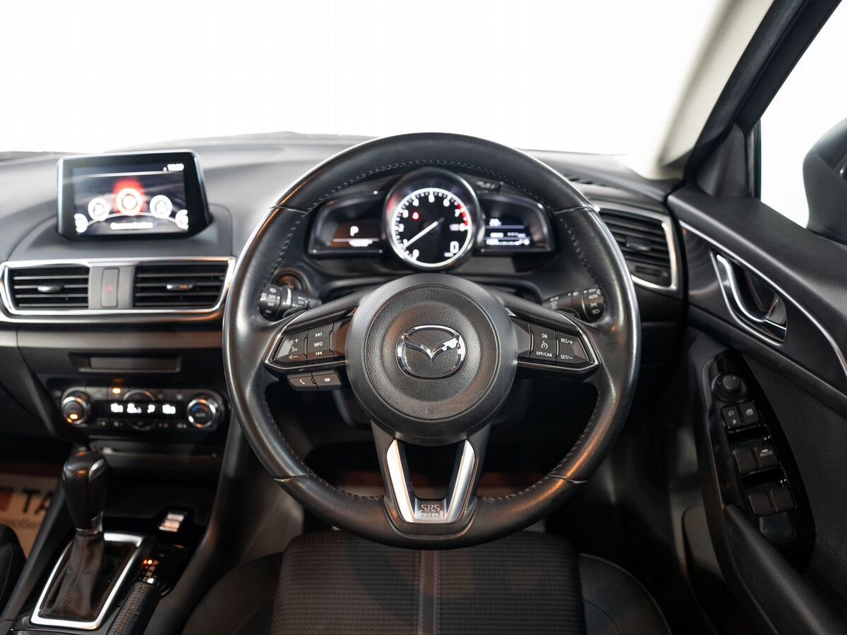 Mazda Axela 2017 - фото автомобиля