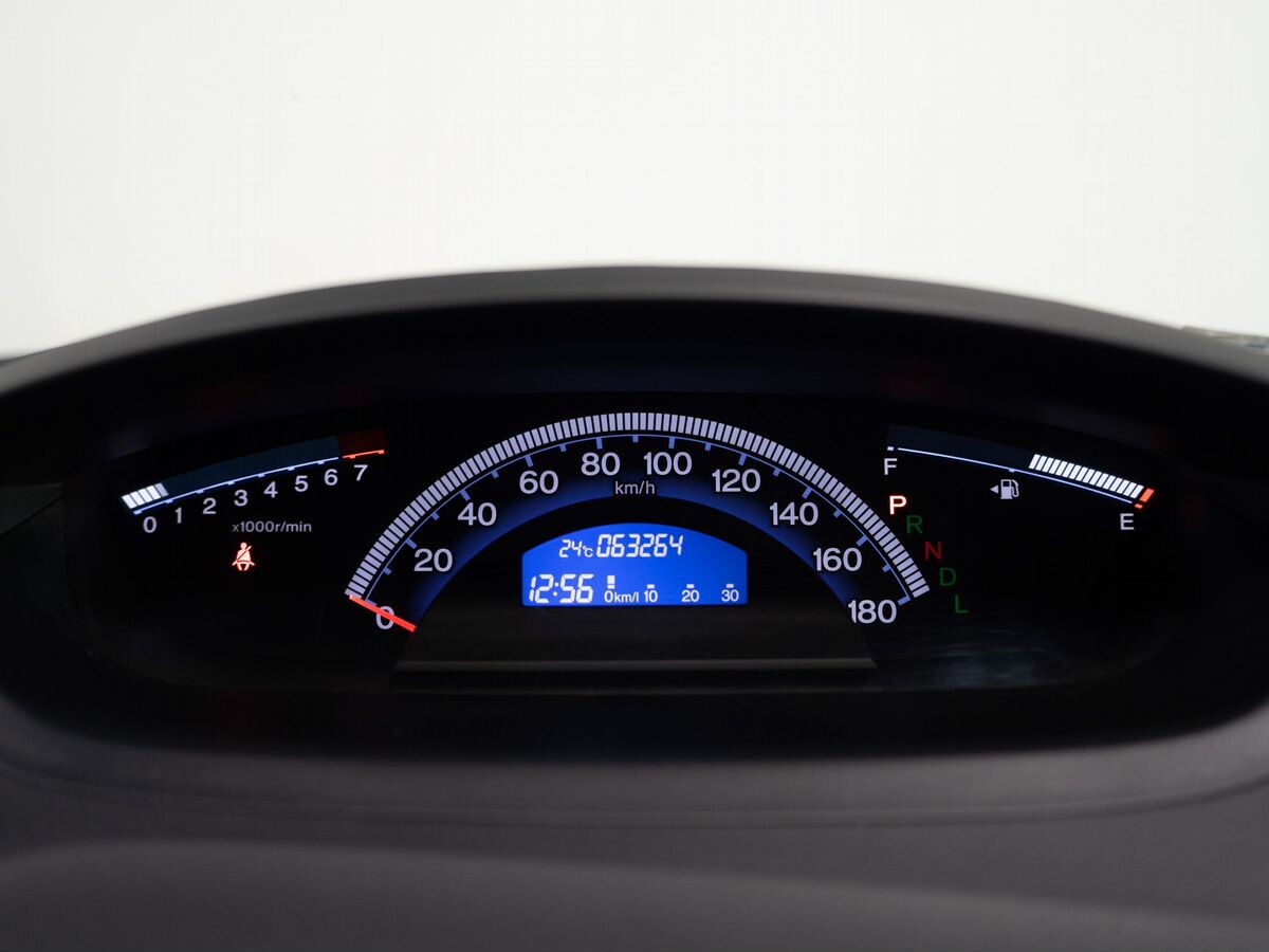 Honda Freed 2012 - фото автомобиля