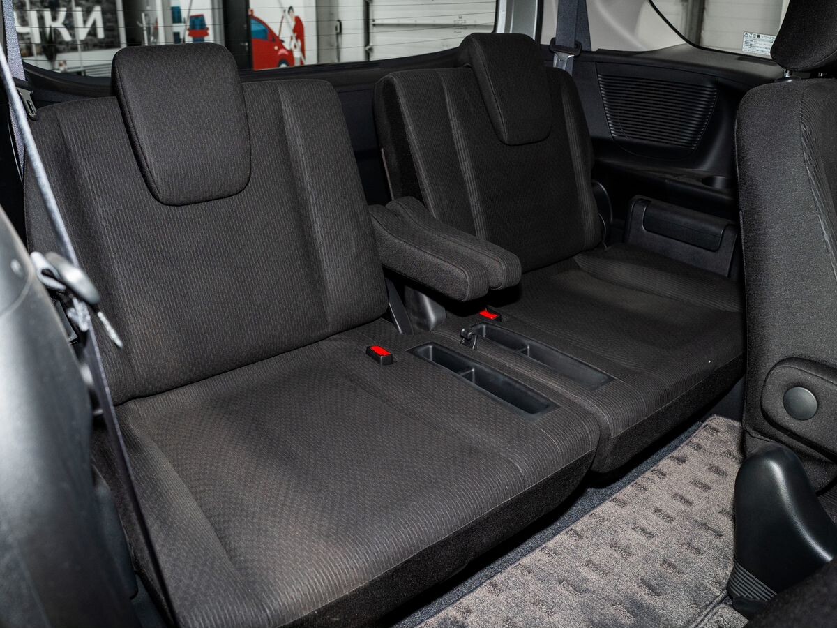 Honda Freed 2012 - фото автомобиля