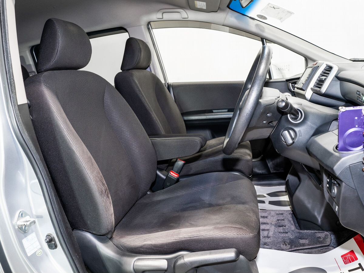 Honda Freed 2012 - фото автомобиля