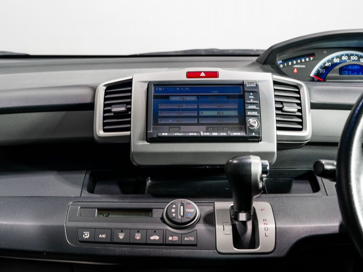 Honda Freed 2012 - фото автомобиля