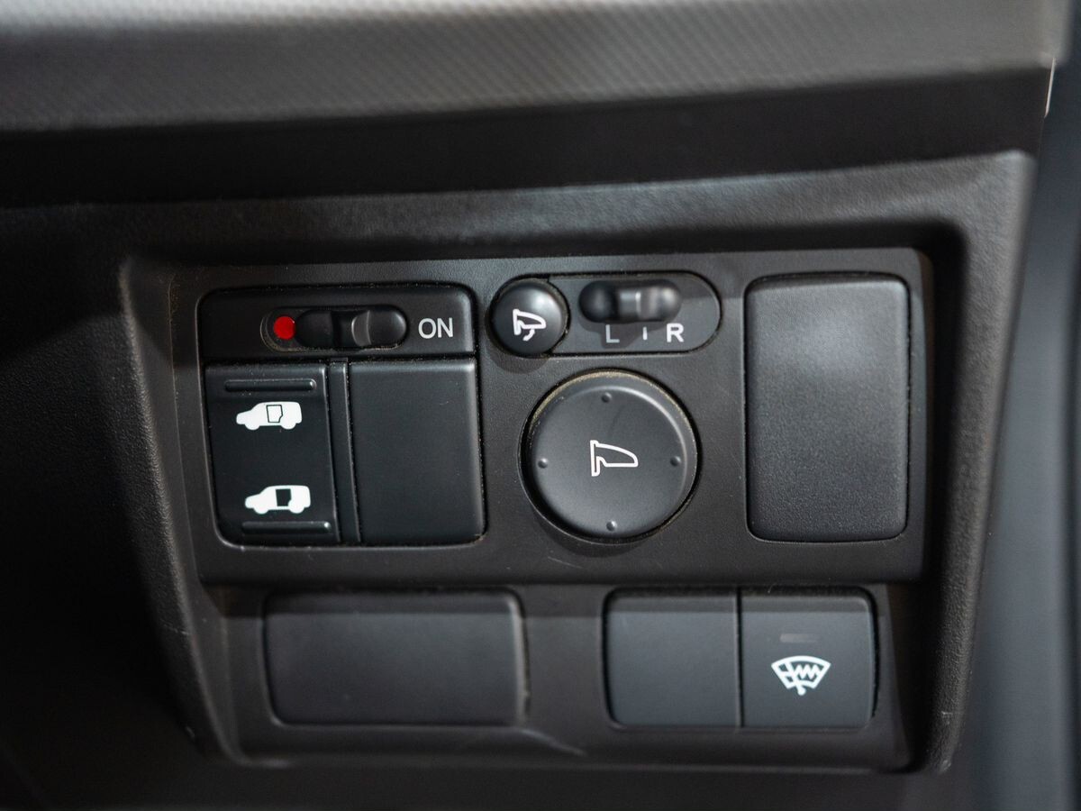 Honda Freed 2010 - фото автомобиля