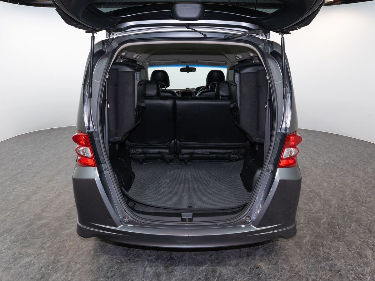 Honda Freed 2010 - фото автомобиля