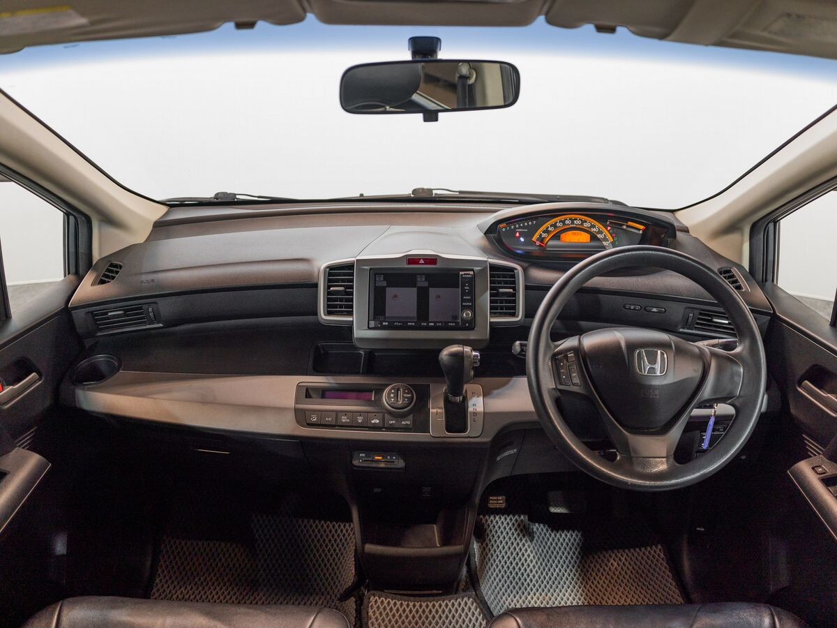 Honda Freed 2010 - фото автомобиля