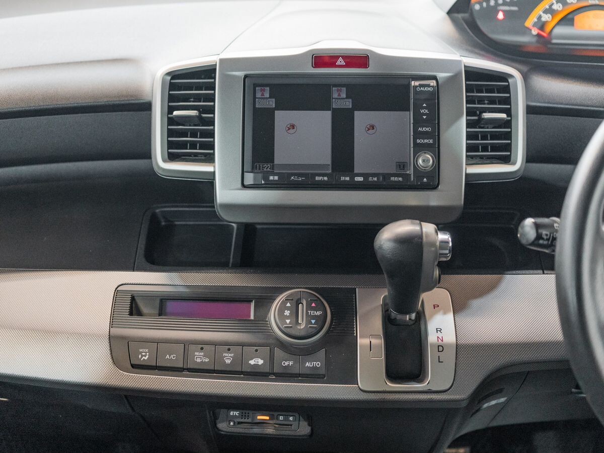 Honda Freed 2010 - фото автомобиля