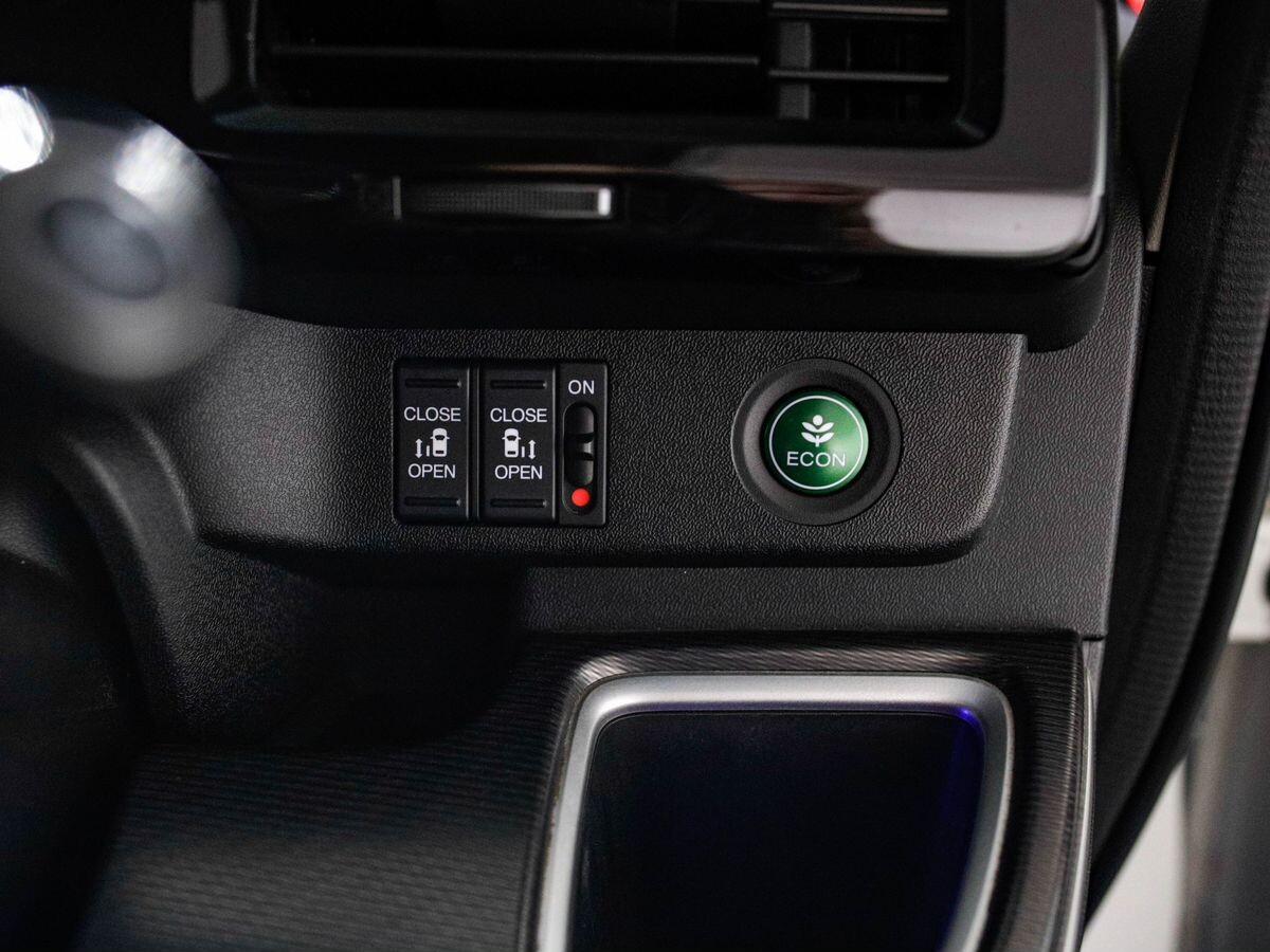Honda Stepwgn 2018 - фото автомобиля