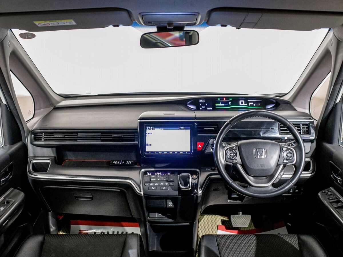 Honda Stepwgn 2018 - фото автомобиля