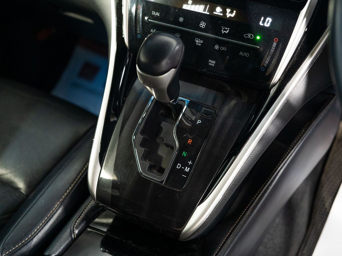 Toyota Harrier 2019 - фото автомобиля
