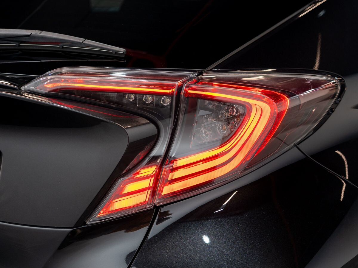 Toyota C-HR 2017 - фото автомобиля