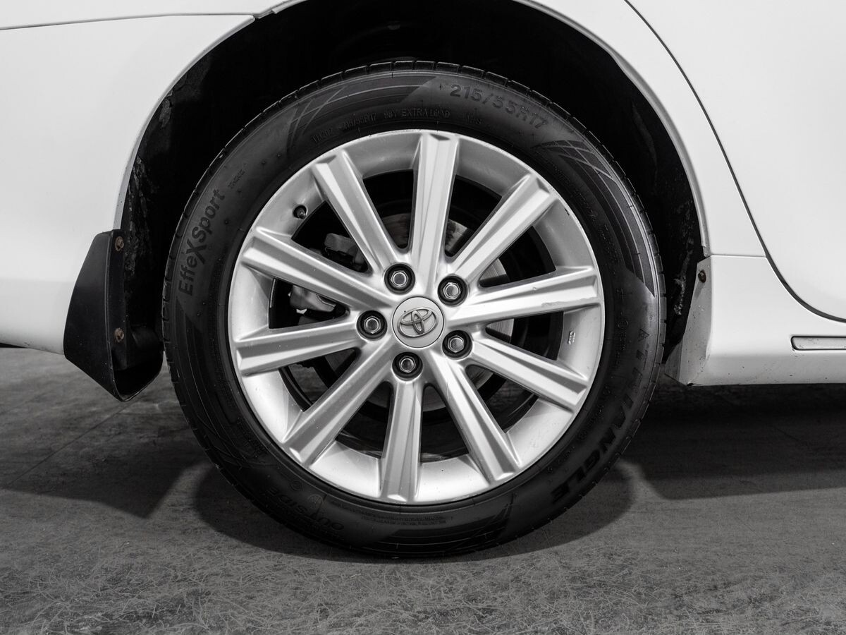 Toyota Camry 2014 - фото автомобиля