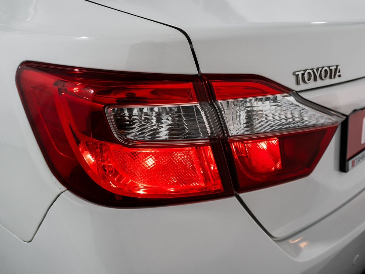 Toyota Camry 2014 - фото автомобиля