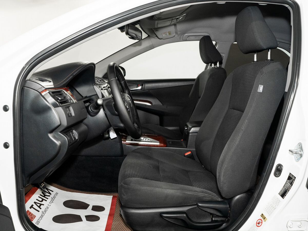 Toyota Camry 2014 - фото автомобиля