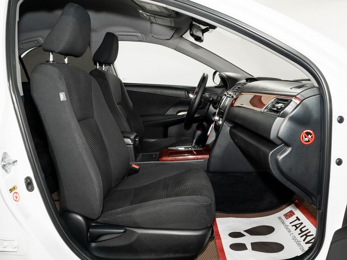 Toyota Camry 2014 - фото автомобиля