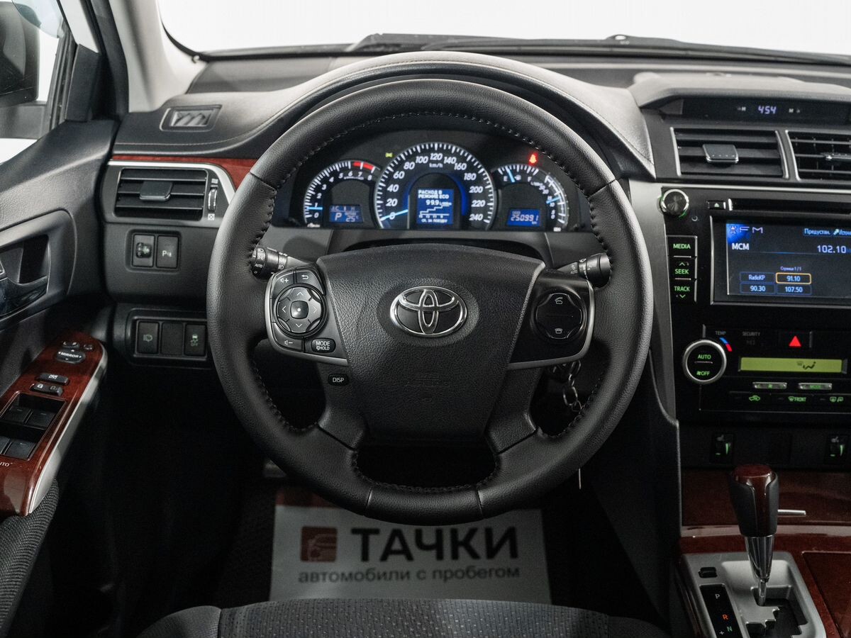 Toyota Camry 2014 - фото автомобиля