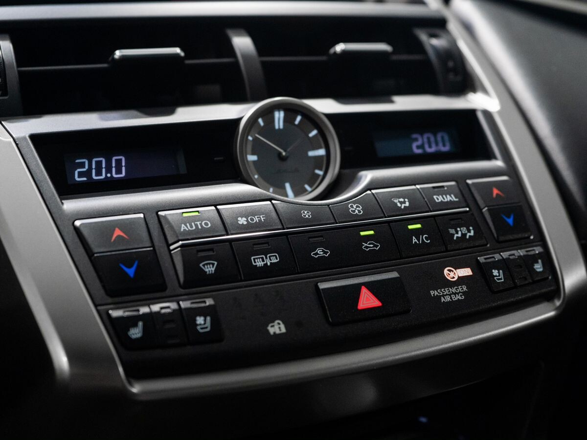 Lexus NX200t 2015 - фото автомобиля