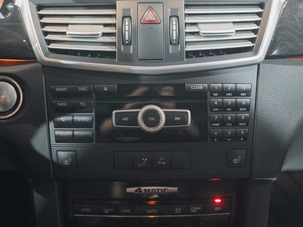 Mercedes-Benz E-Class 2011 - фото автомобиля