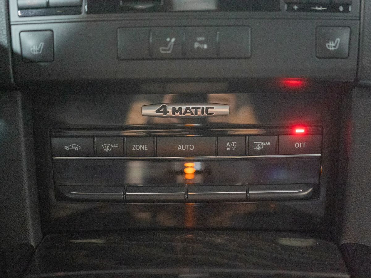 Mercedes-Benz E-Class 2011 - фото автомобиля