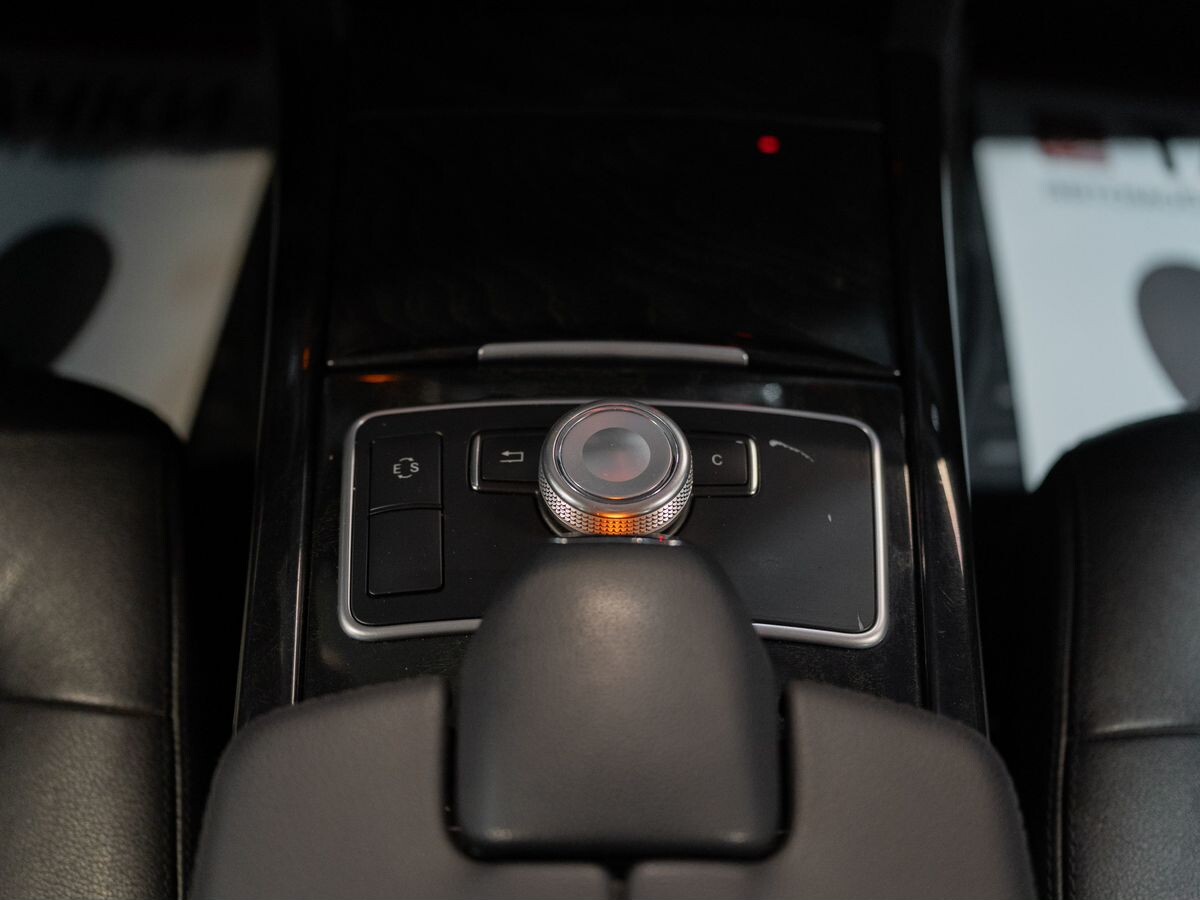 Mercedes-Benz E-Class 2011 - фото автомобиля