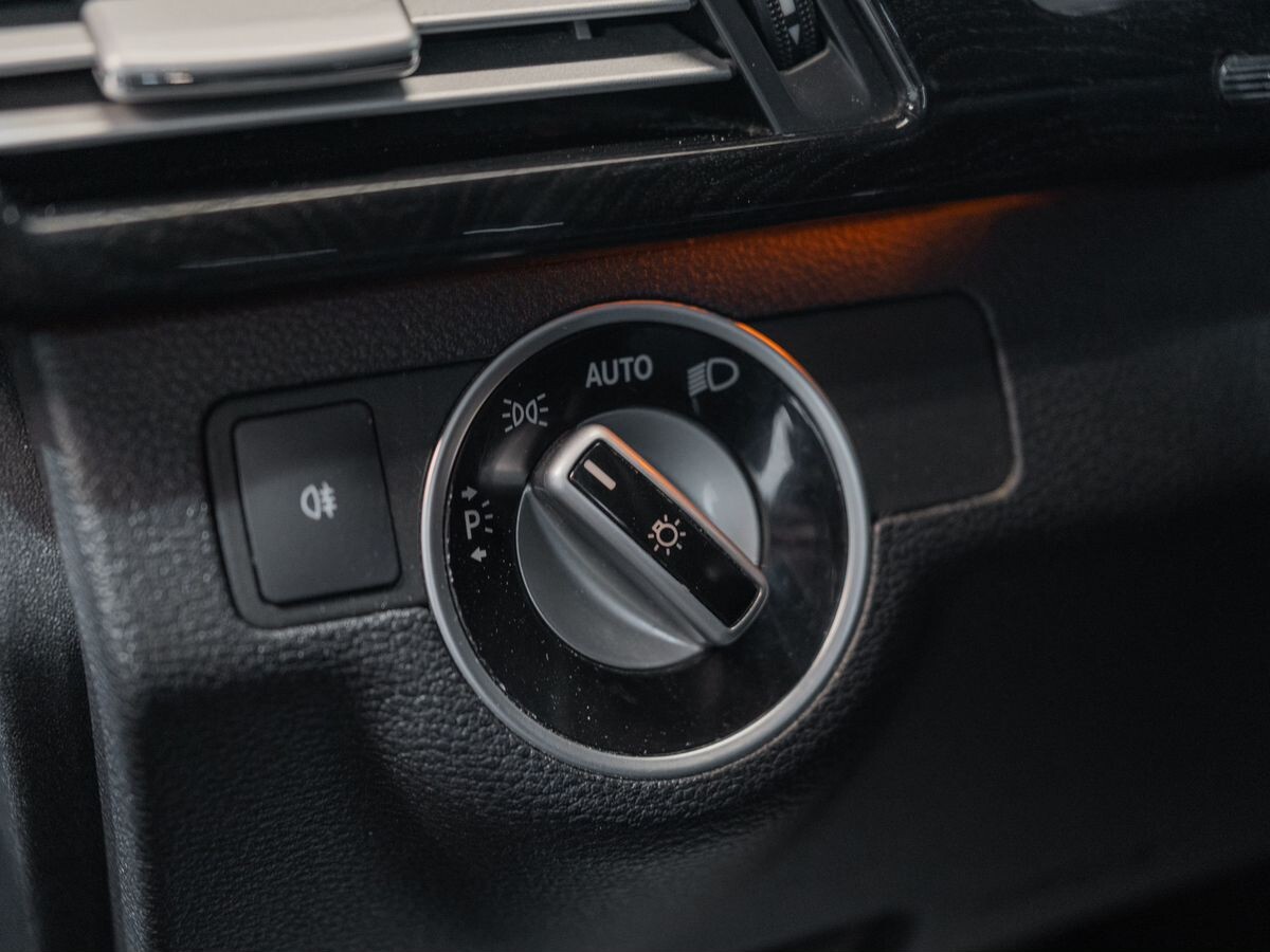 Mercedes-Benz E-Class 2011 - фото автомобиля