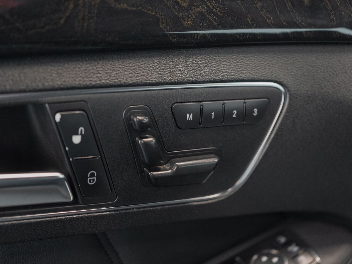 Mercedes-Benz E-Class 2011 - фото автомобиля