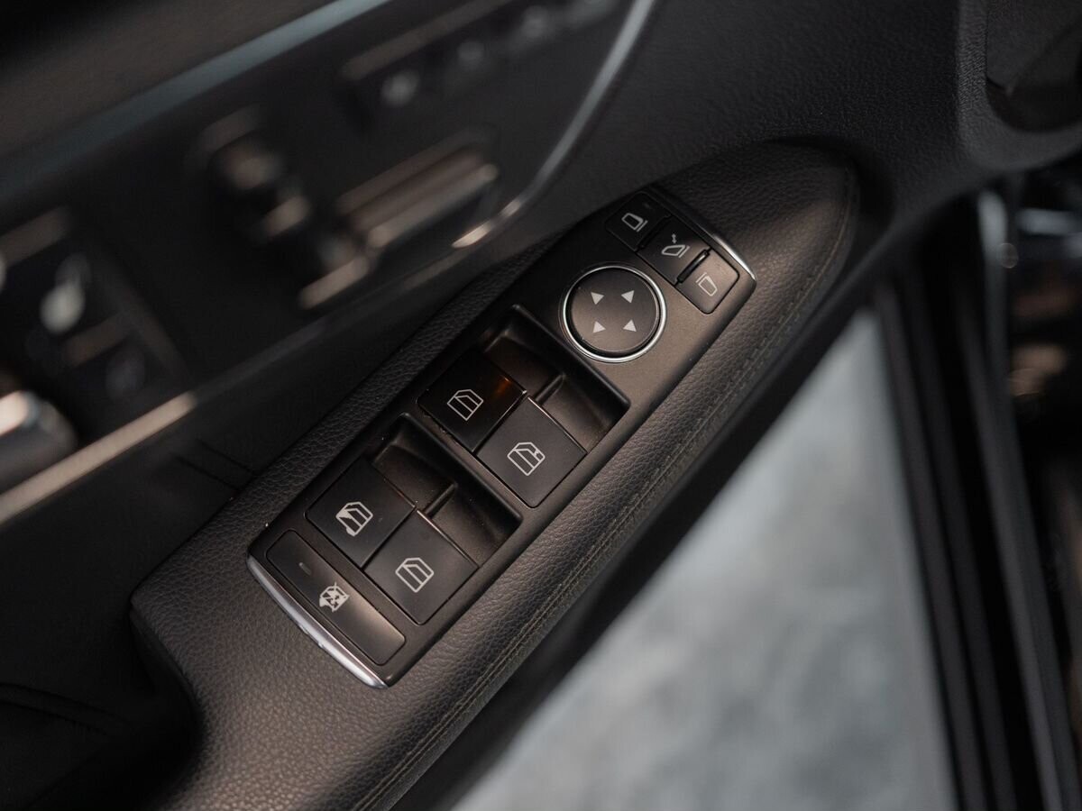 Mercedes-Benz E-Class 2011 - фото автомобиля