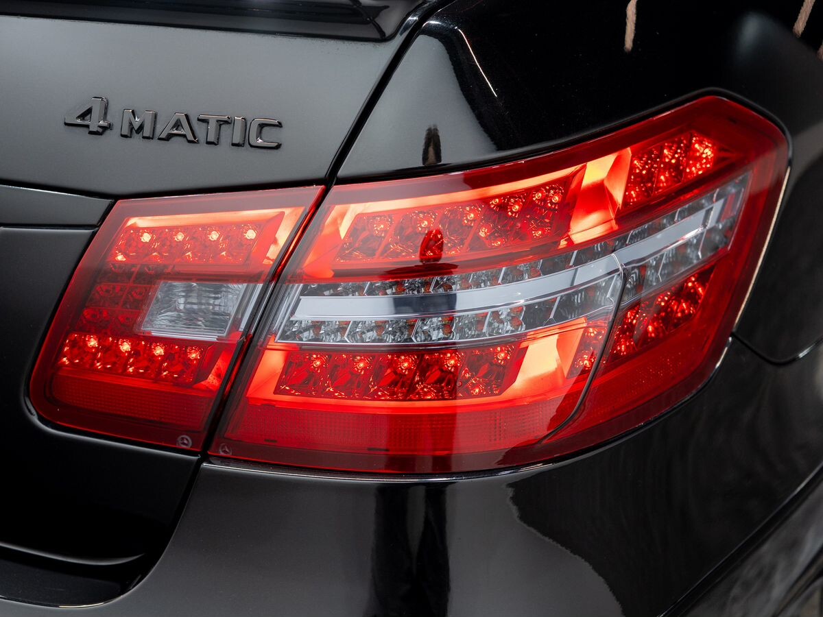 Mercedes-Benz E-Class 2011 - фото автомобиля