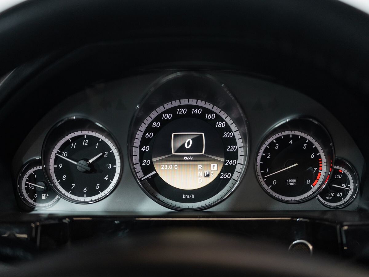 Mercedes-Benz E-Class 2011 - фото автомобиля