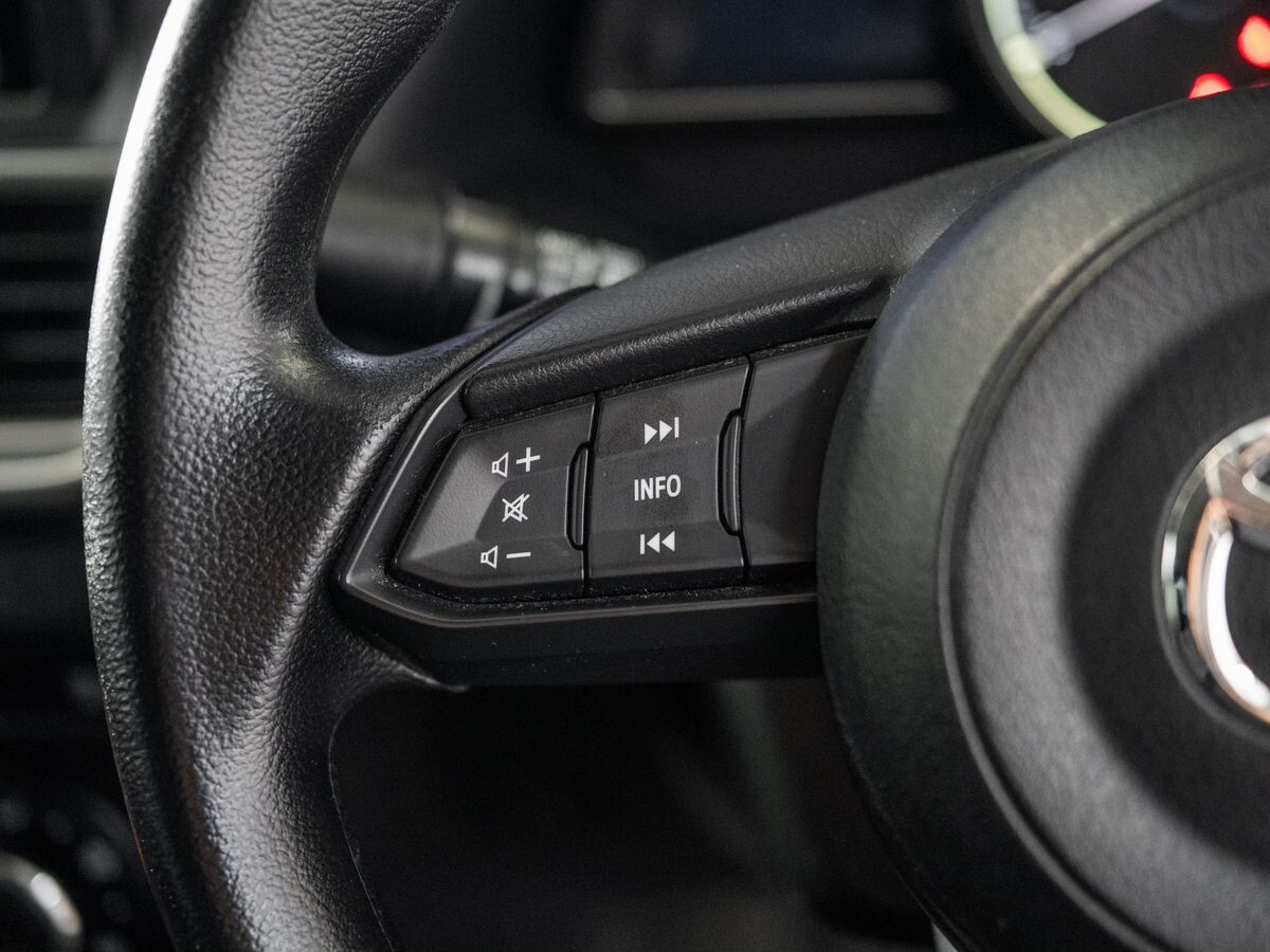 Mazda Axela 2018 - фото автомобиля