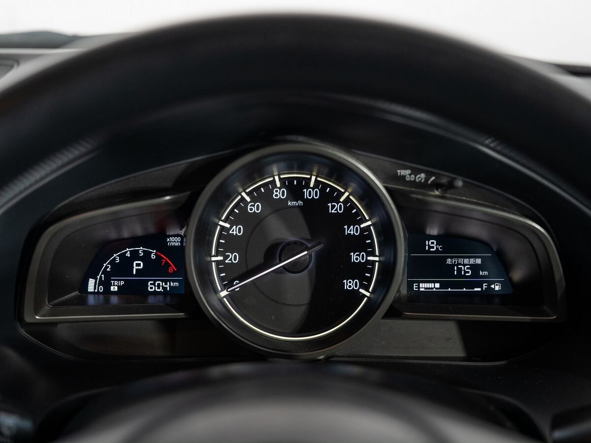 Mazda Axela 2018 - фото автомобиля