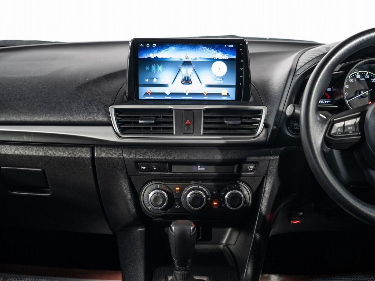 Mazda Axela 2018 - фото автомобиля