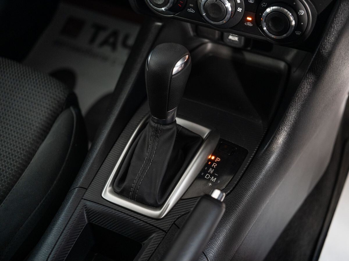 Mazda Axela 2018 - фото автомобиля
