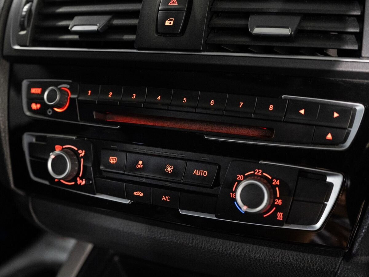 BMW 1-Series 2015 - фото автомобиля