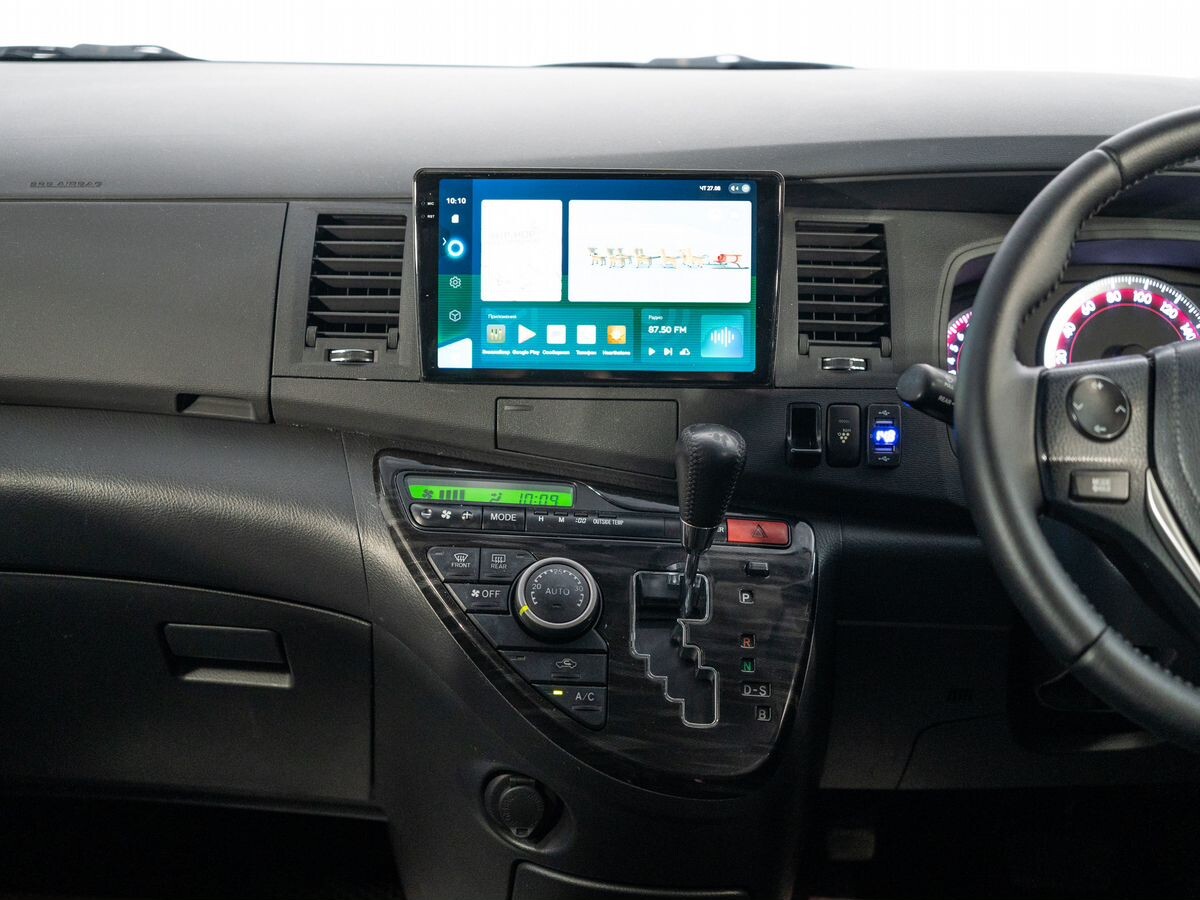 Toyota Isis 2013 - фото автомобиля