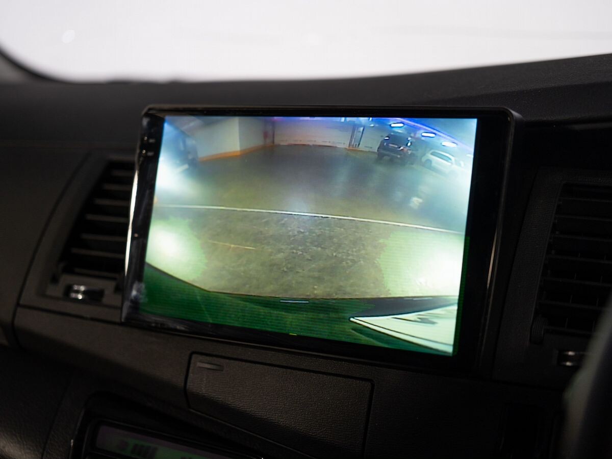 Toyota Isis 2013 - фото автомобиля