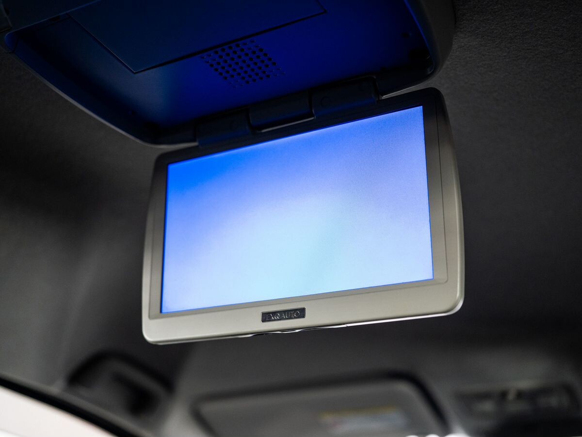 Toyota Isis 2013 - фото автомобиля