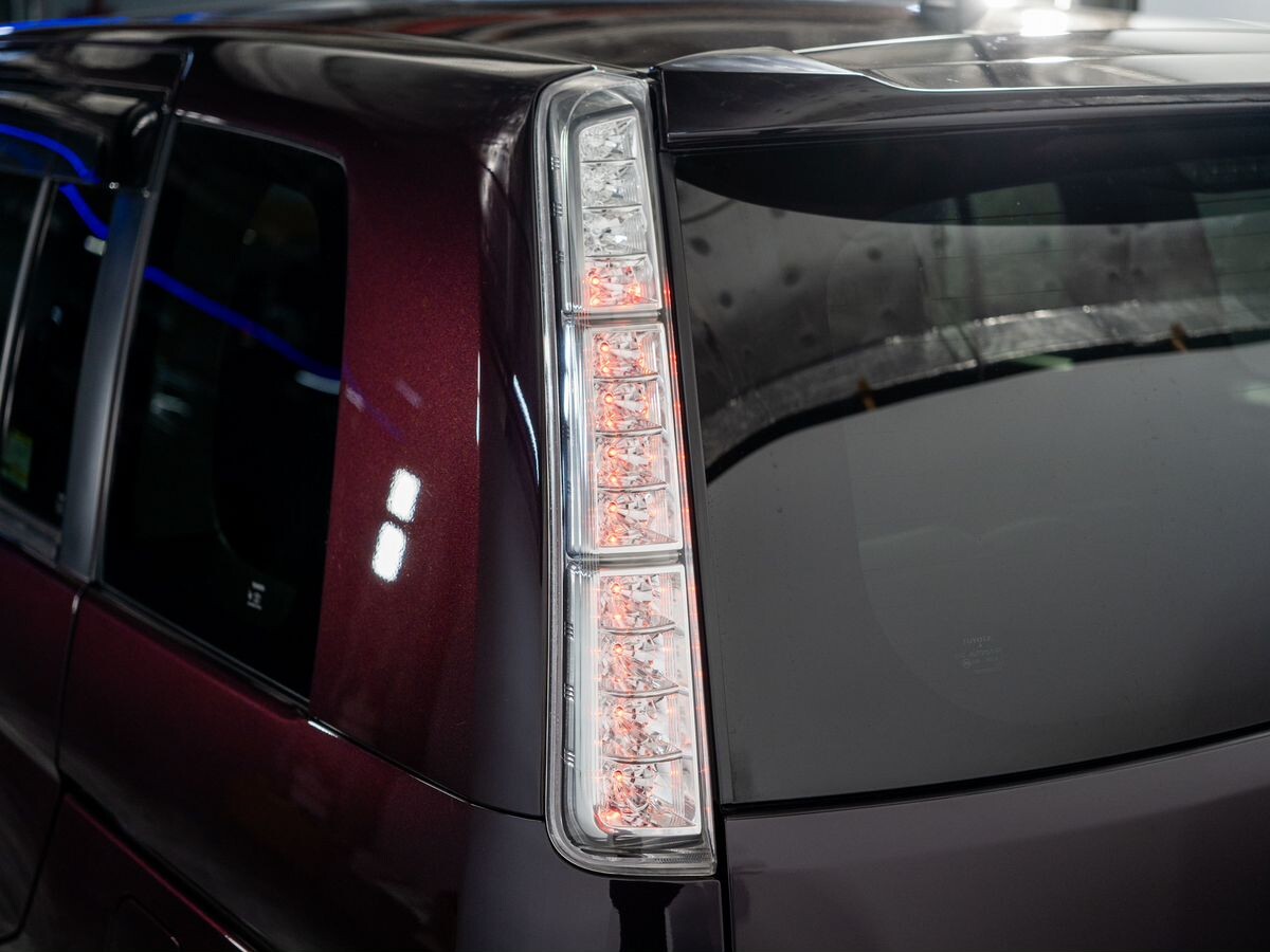 Toyota Isis 2013 - фото автомобиля