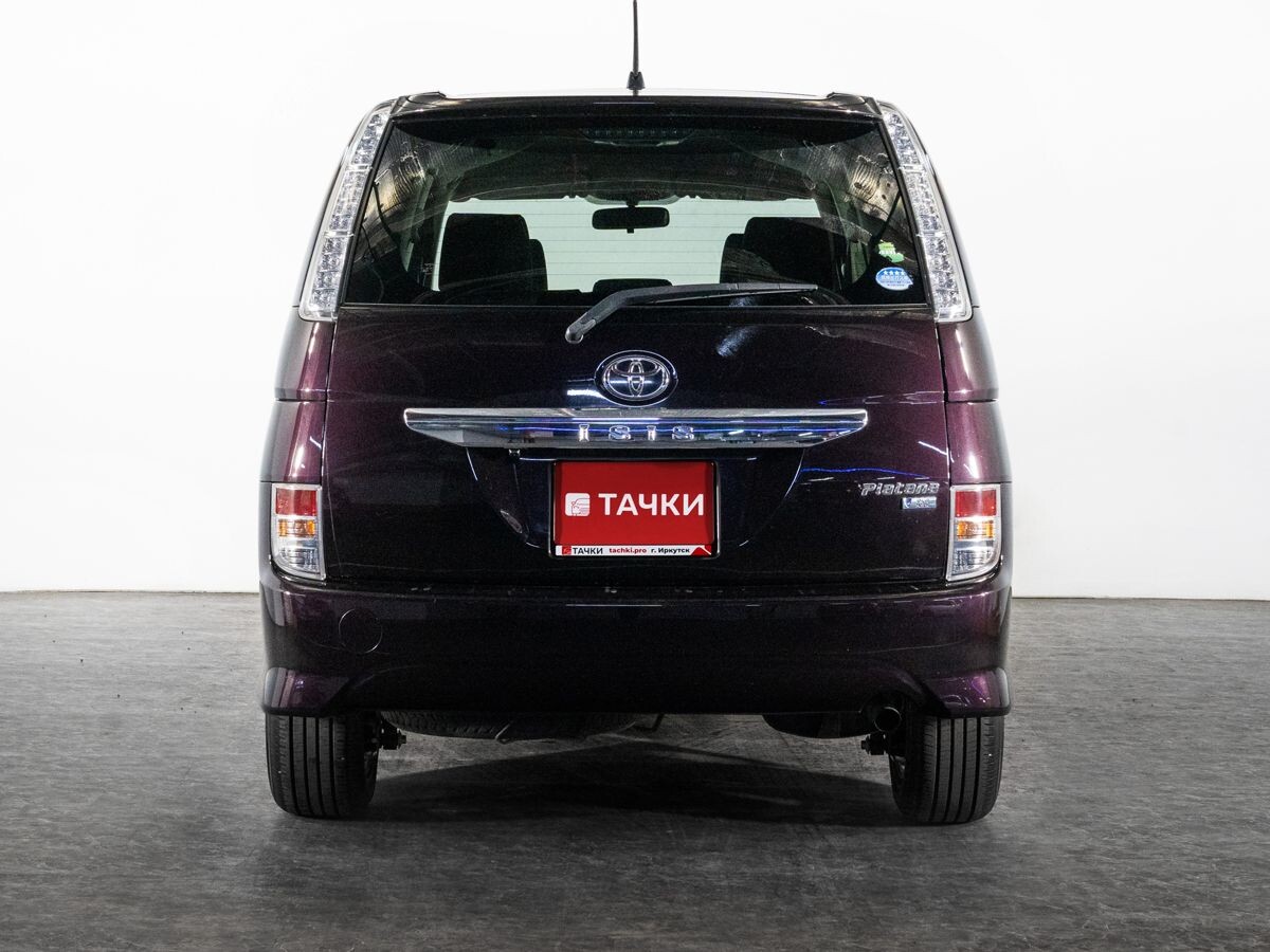 Toyota Isis 2013 - фото автомобиля