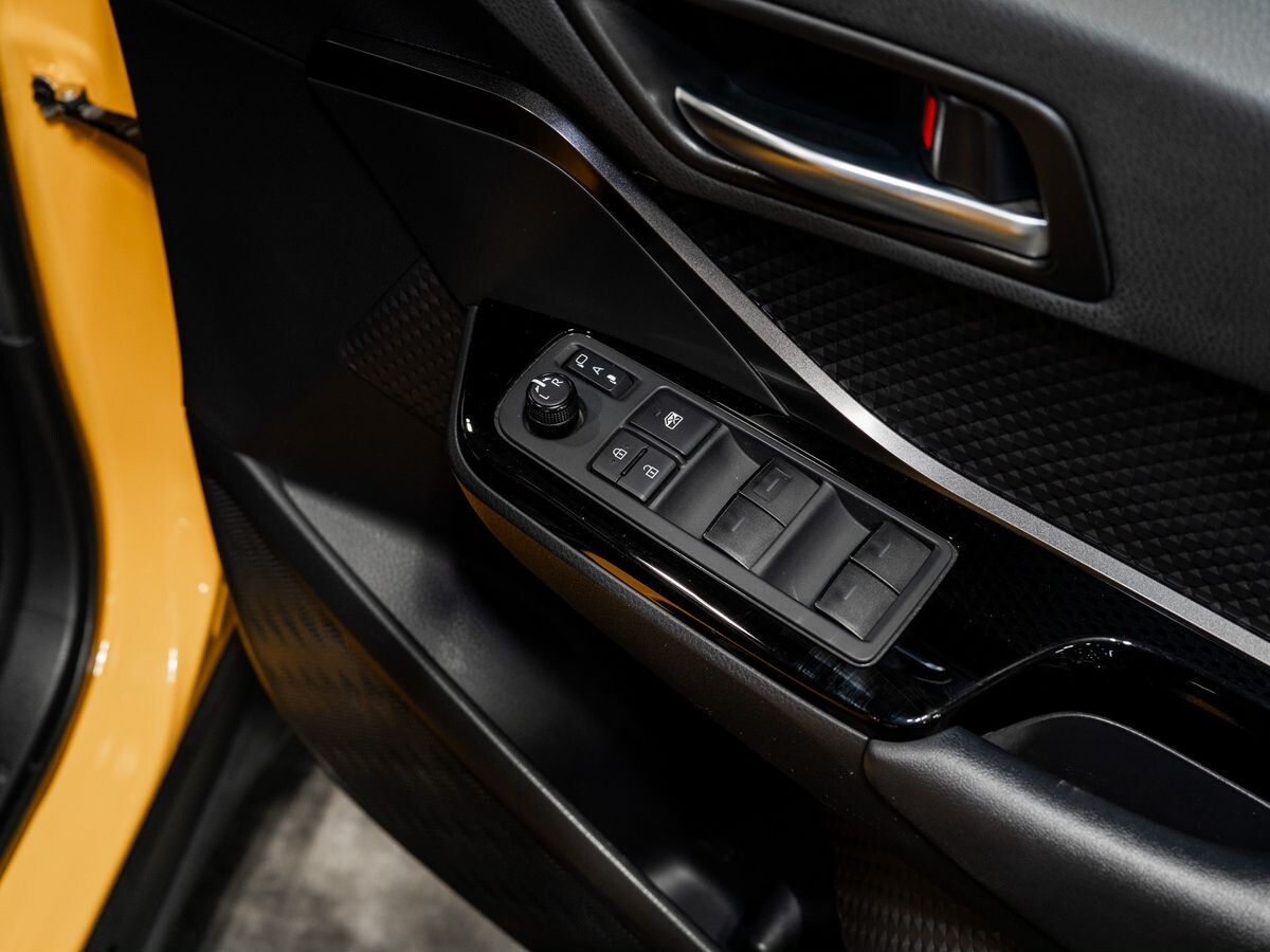 Toyota C-HR 2020 - фото автомобиля