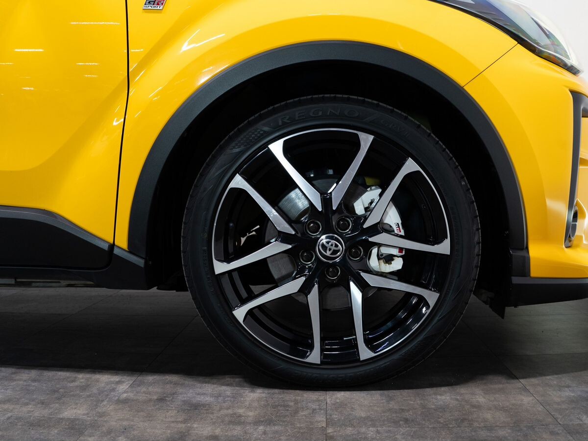 Toyota C-HR 2020 - фото автомобиля